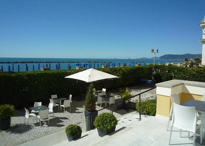 Hotel Casa F.A.C.I Marina di Massa