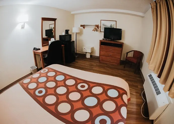 Super 8 By Wyndham Danbury Motel