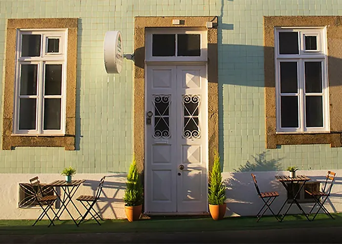 Watermark Surf House Espinho 