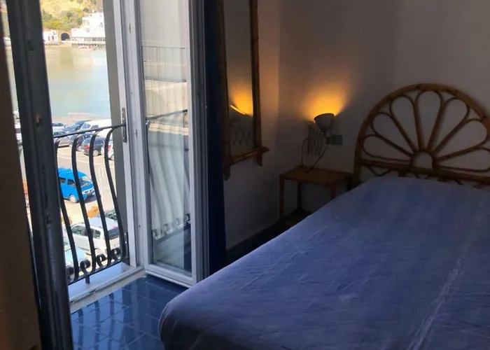 Visitponza - Le Stanze Sul Corso
