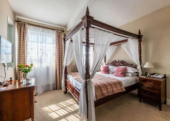 Moretonhampstead Hotels