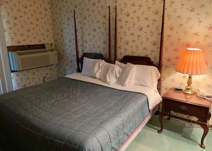 The Lodge Resort Hotel Forest City
