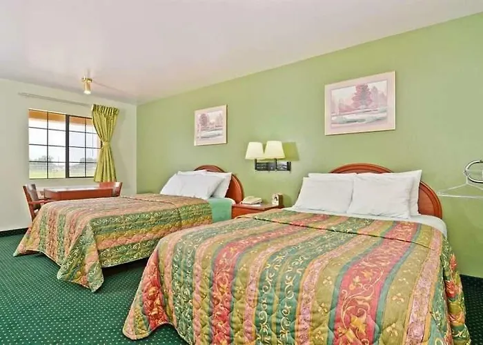 Smithville Hotels