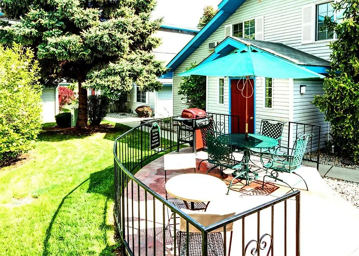 Turning Leaf Townhome Suites