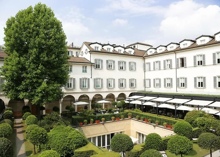 Hotéis com piscina em Milão