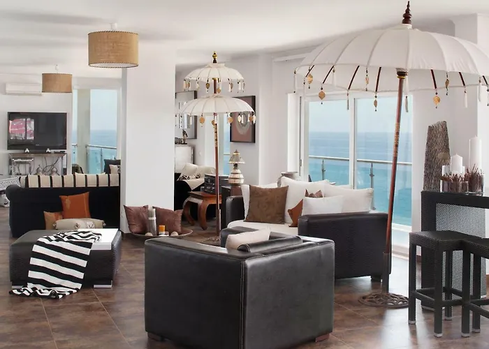 Cali Deluxe Holidays, Sesimbra