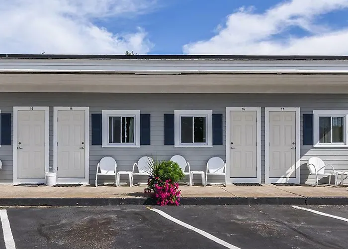 Saco Hotels