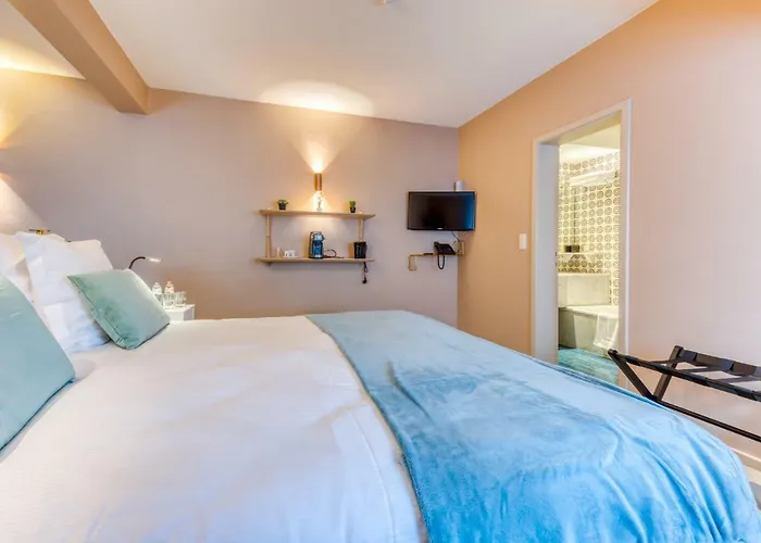 Comblain-la-Tour Hotels