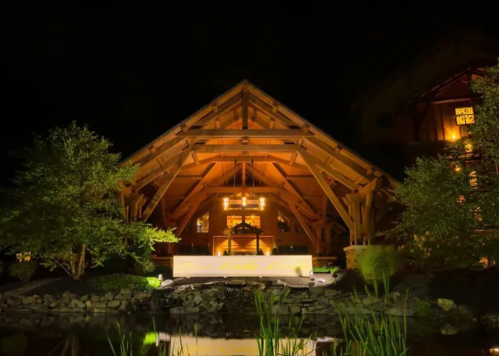 Hope Lake Lodge & Indoor Waterpark Cortland