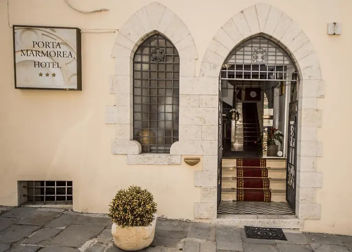 Hotel Porta Marmorea