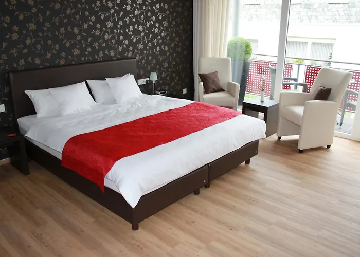 Hotels in Bullay