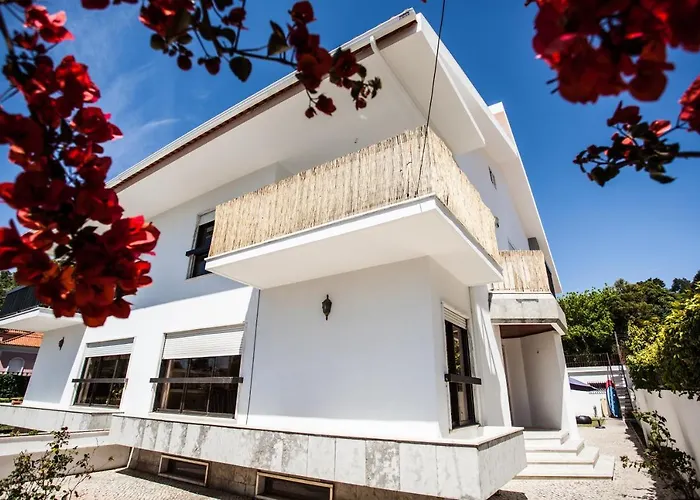 Lisbon Surf Villa