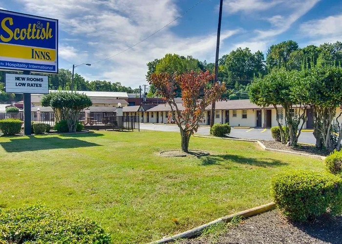 Collinsville Hotels
