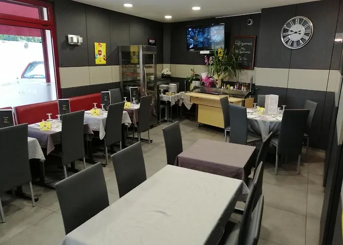Fontenay-Tresigny 3 Star Hotels