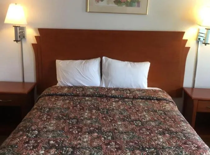 Meade Hotels