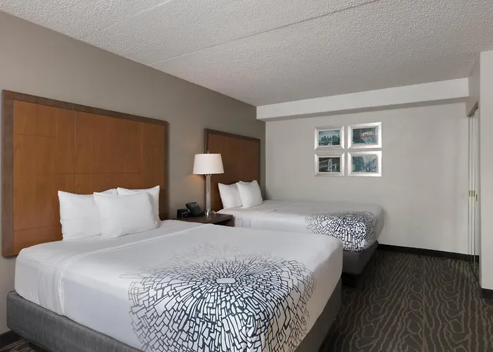 La Quinta By Wyndham Secaucus Meadowlands Hotel