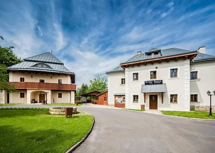 Hotel Kristin Hrádek